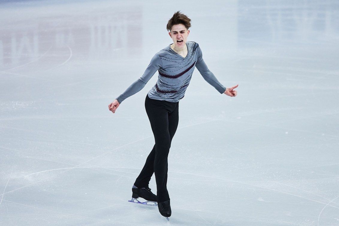Roman Sadovsky pendant une prestation. 