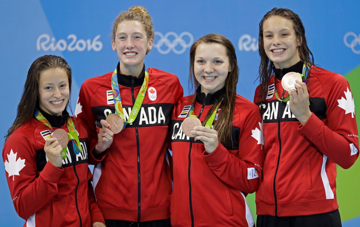 L'équipe du relais féminin 4x200 m libre à Rio 2016. 