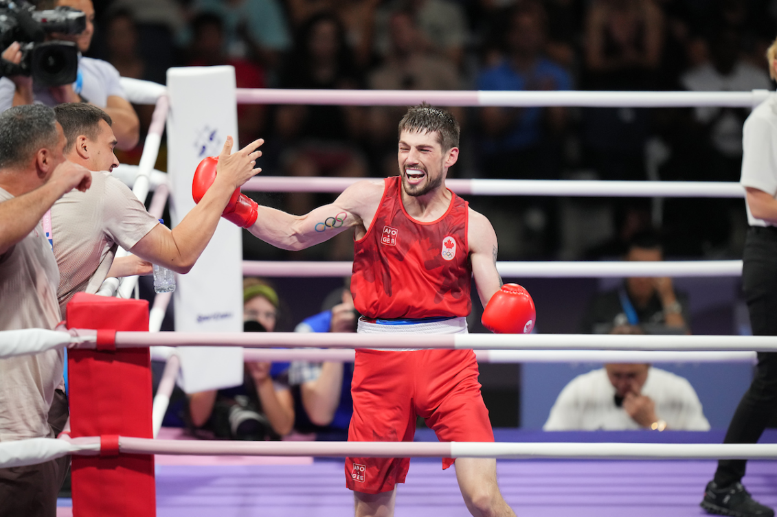 Wyatt Sanford d'Équipe Canada réagit après sa victoire. 