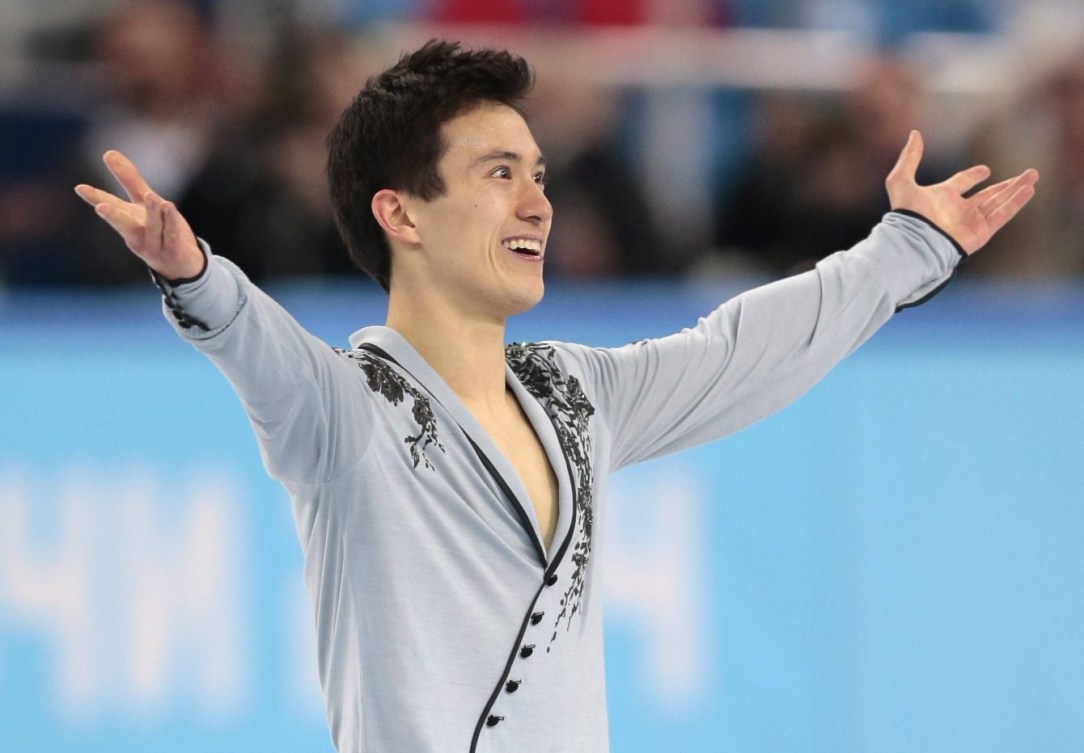 Patrick Chan salue la foule.