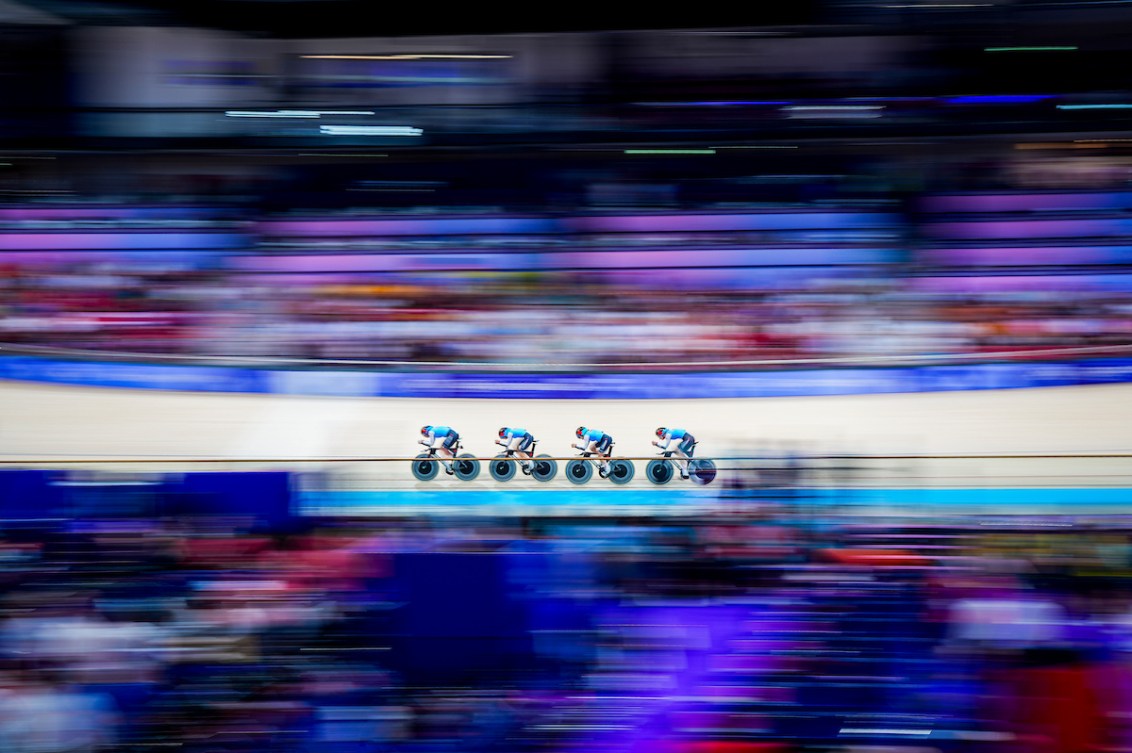 Maggie Coles-Lyster, Sarah van Dam, Erin Attwell et Ariane Bonhomme pendant la poursuite par équipes. 