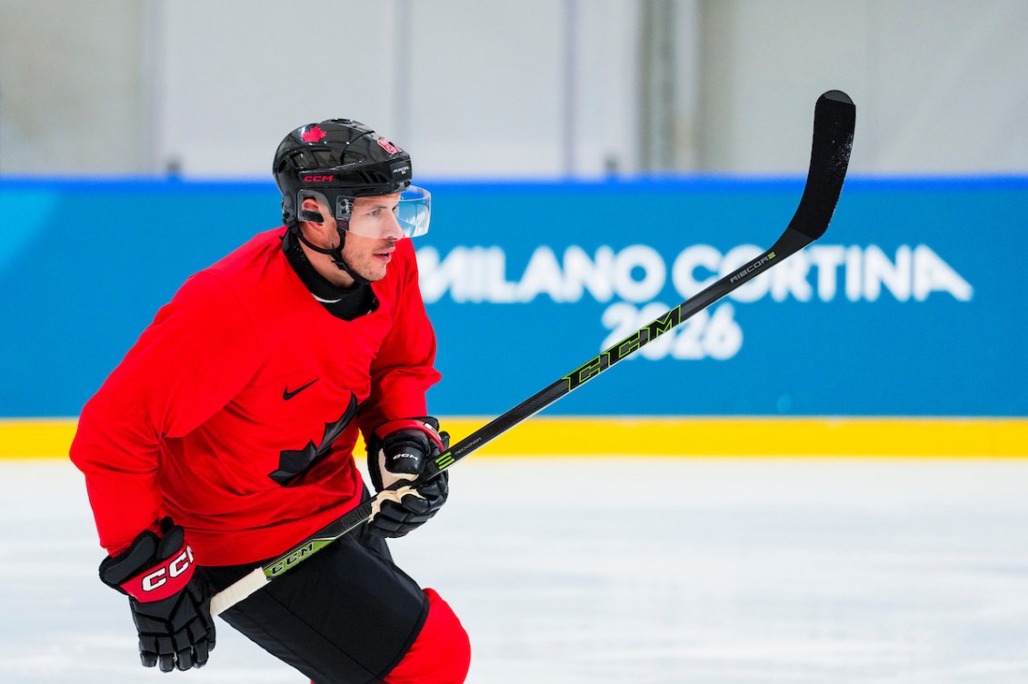 Sidney Crosby, de l'équipe canadienne, patine lors d'un entraînement