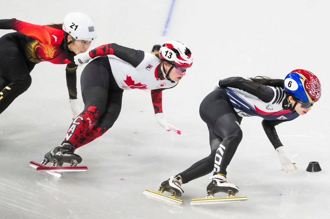 Kim Boutin pendant une course de patinage de vitesse courte piste.