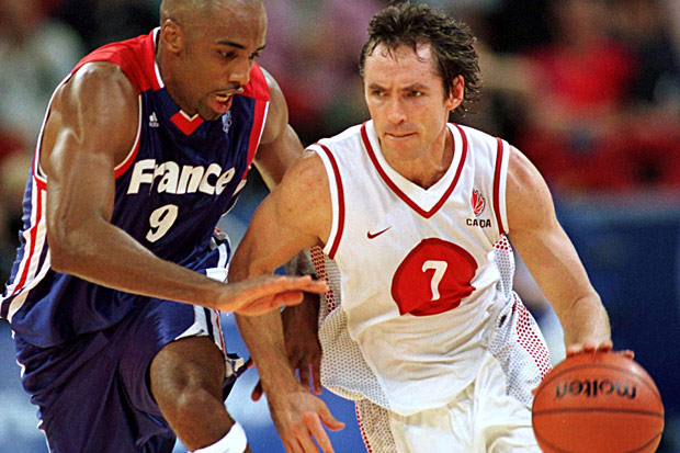 Steve Nash dribbles past defender