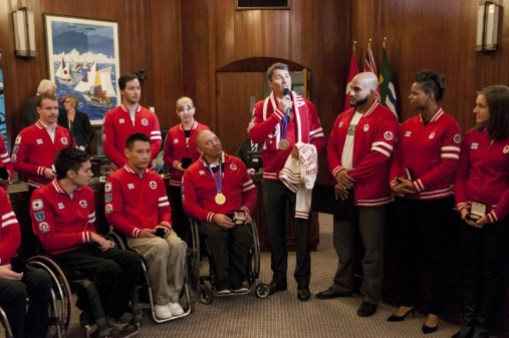 Mayor Robertson & athletes COC photo by Bayne Stanley