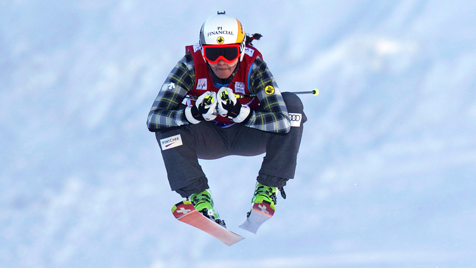 Marielle Thompson racing to a World Cup gold (Photo: CP)