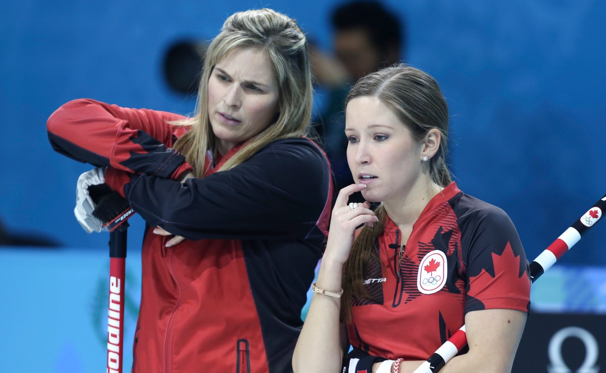 Jennifer Jones and Kaitlyn Lawes discuss strategy 