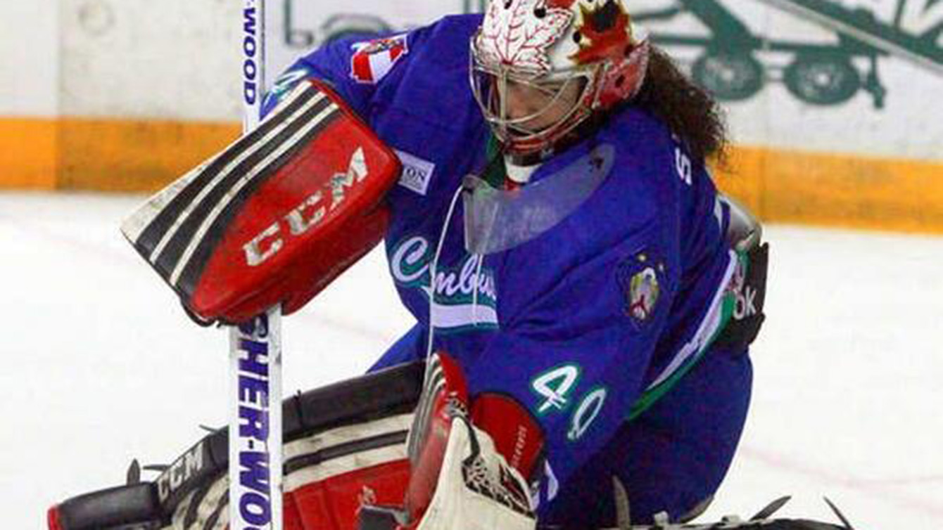 Shannon Szabados with the Columbus Cottonmouths shortly after her signing in March 2014.