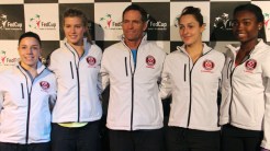 The Canadian team (L-R) Sharon Fischman, Eugenie Bouchard, (team captain) Sylvain Bruneau, Gabriela Dabrowski and Francoise Abanda at the Fed Cup draw versus Romania on April 17, 2015.
