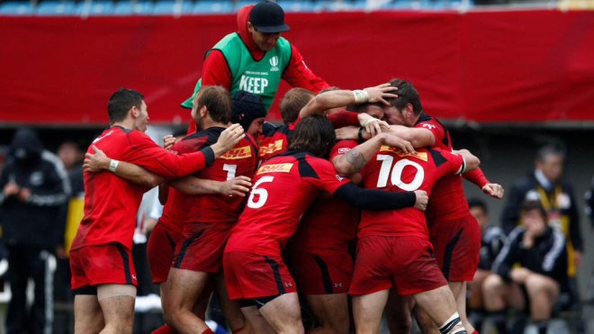 Canada celebrates its win over New Zealand at the Sevens World Series stop in Tokyo, April 5, 2015 (Photo: World Rugby Sevens).