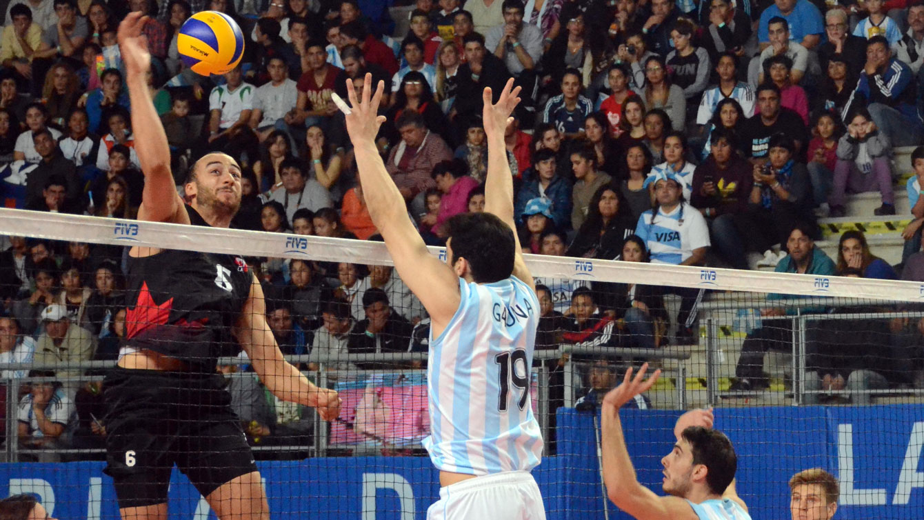 Justin Duff goes up for a spike against Argentina in FIVB World League on June 27, 2015 (Photo: FIVB).