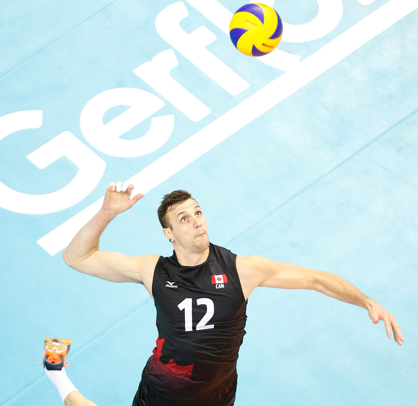 Canada's Gavin Schmitt up for a serve on May 5, 2015 in Halifax against Argentina (Photo: FIVB).