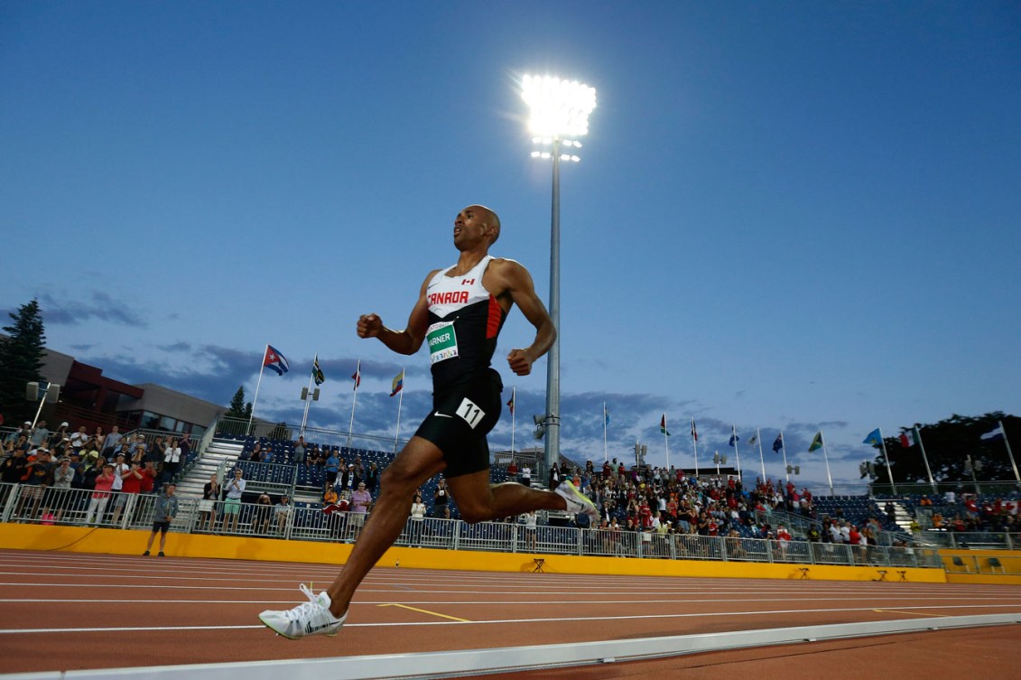 Damian Warner pulled away from the pack in the men's 1500m and held on to win gold in a personal best time.