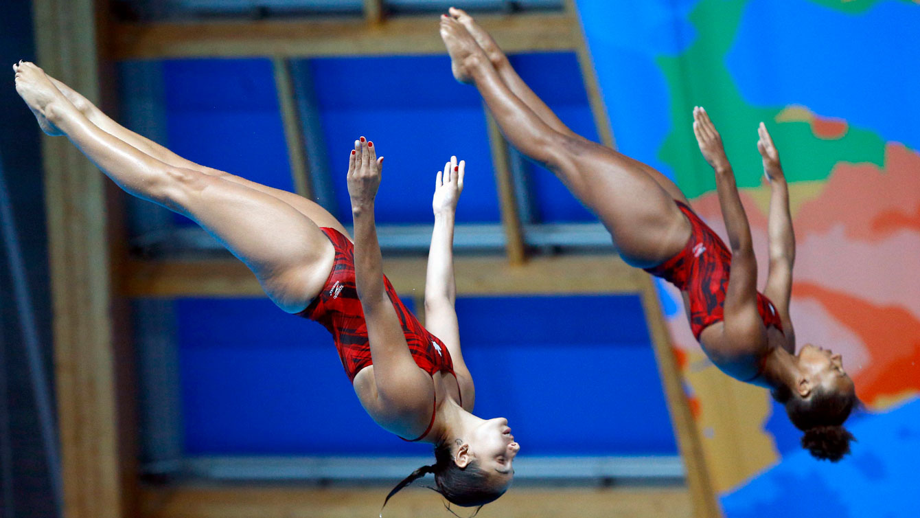 Jennifer Abel (right) and Pamela Ware compete at the FINA World Championships in diving (Kazan, Russia) on July 25, 2015. 