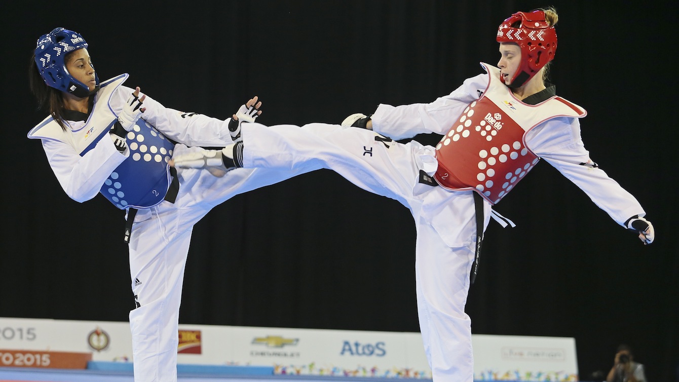 Evelyn Gonda competes against Yamicel Nunez of Cuba