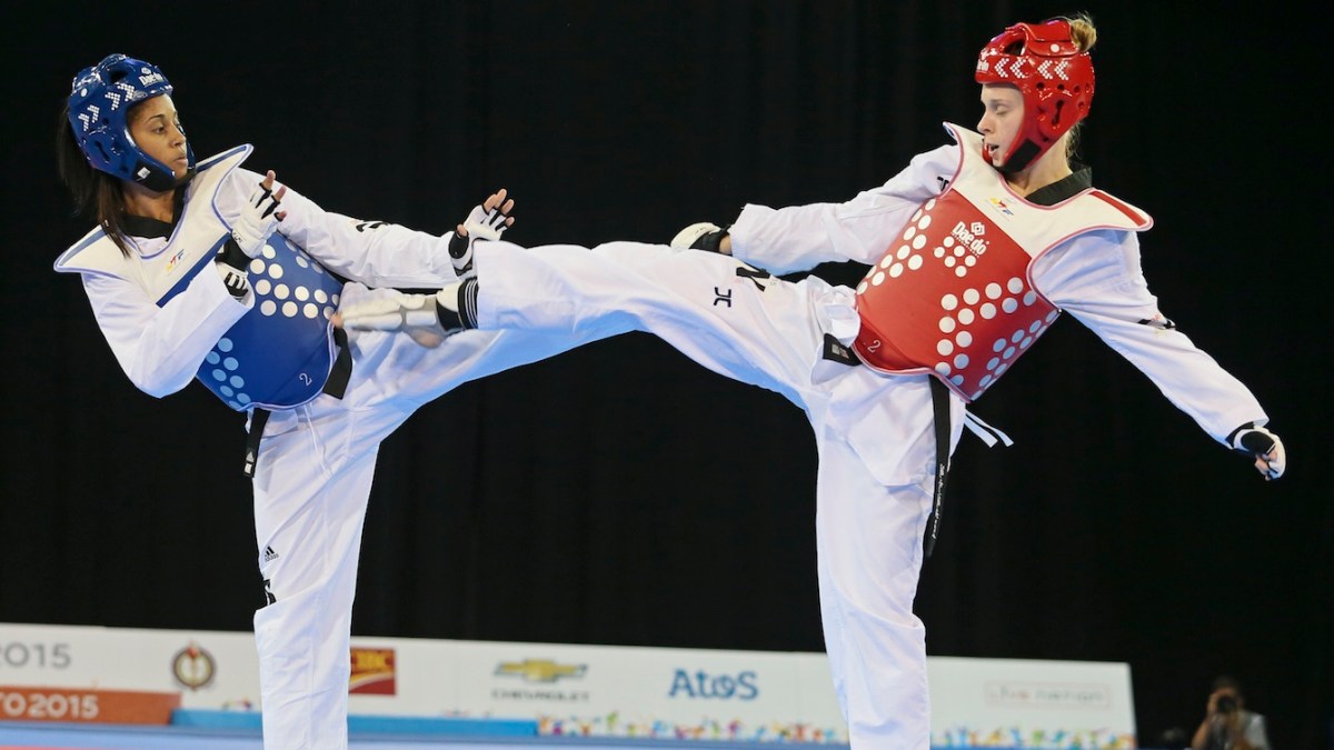 Evelyn Gonda competes against Yamicel Nunez of Cuba