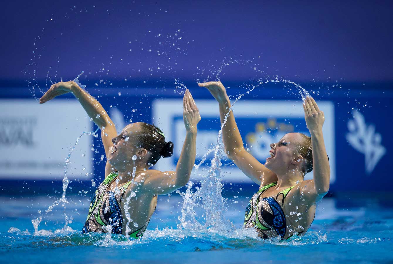 Karine Thomas (left) and Jacqueline Simoneau seen at the 2015 Synchronized Swimming World Cup. | Photo: Synchro Canada