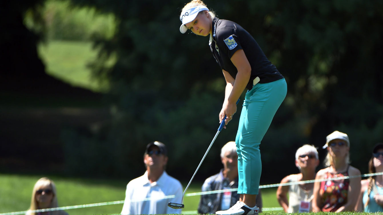Brooke Henderson putting at the Portland Classic en route to her first LPGA tournament win on August 16, 2015. 