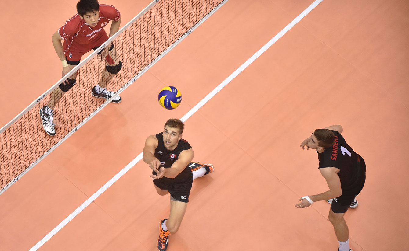 Rudy Verhoff receives the ball against Japan at the World Cup on September 12, 2015 (Photo: FIVB). 