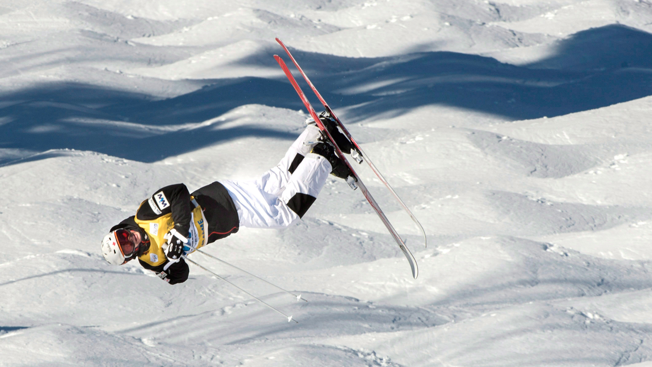 Mikael Kingsbury of Canada competes in the super final at the FIS Freestyle Ski World Cup Saturday, January 23, 2016 in Val St-Come, Que.