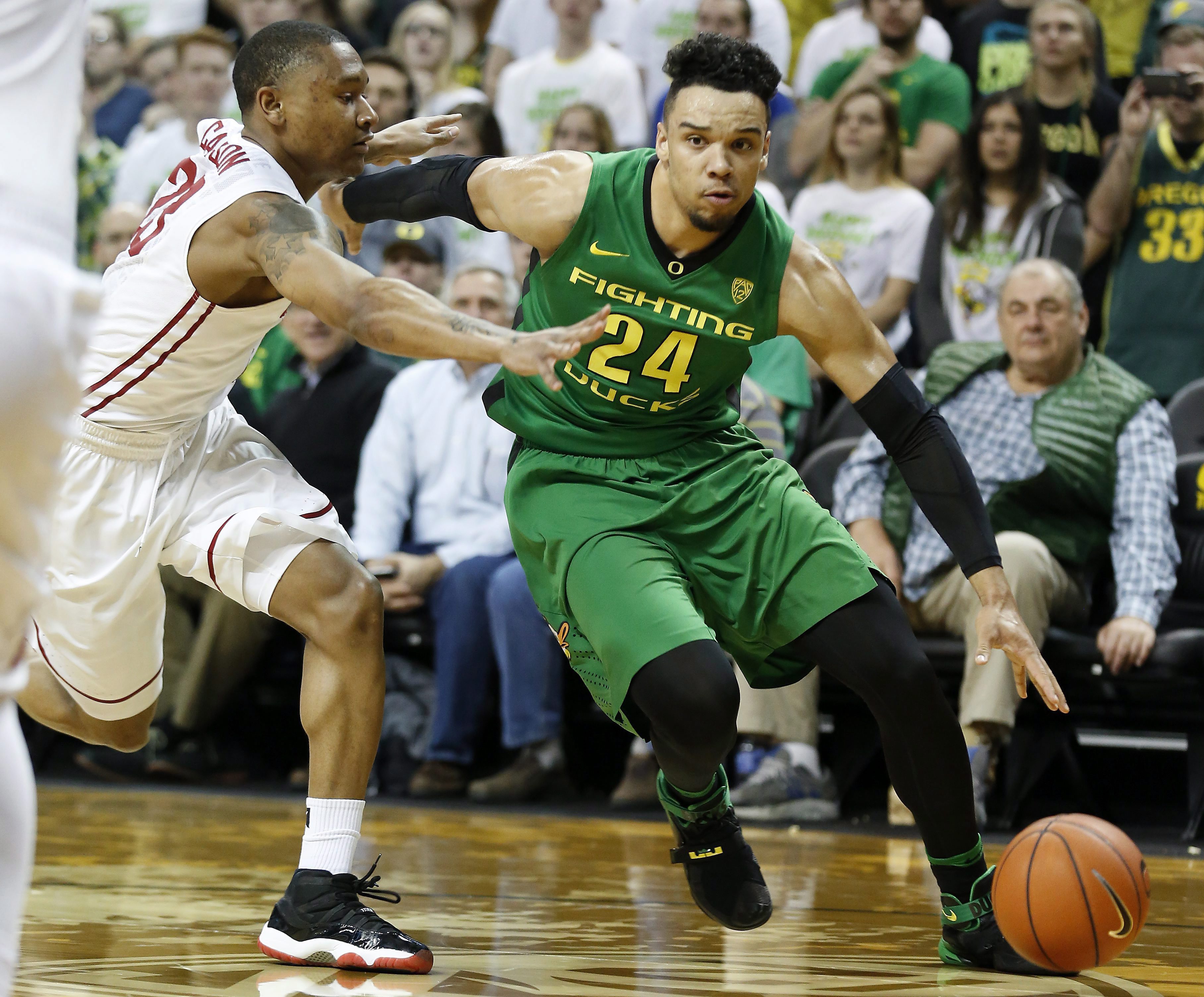 Oregon's Dillon Brooks, right, drives towards the basket against Washington State's Charles Callison, left, during the first half of an NCAA college basketball game Wednesday, Feb. 24, 2016, in Eugene, Ore. (AP Photo/Ryan Kang)