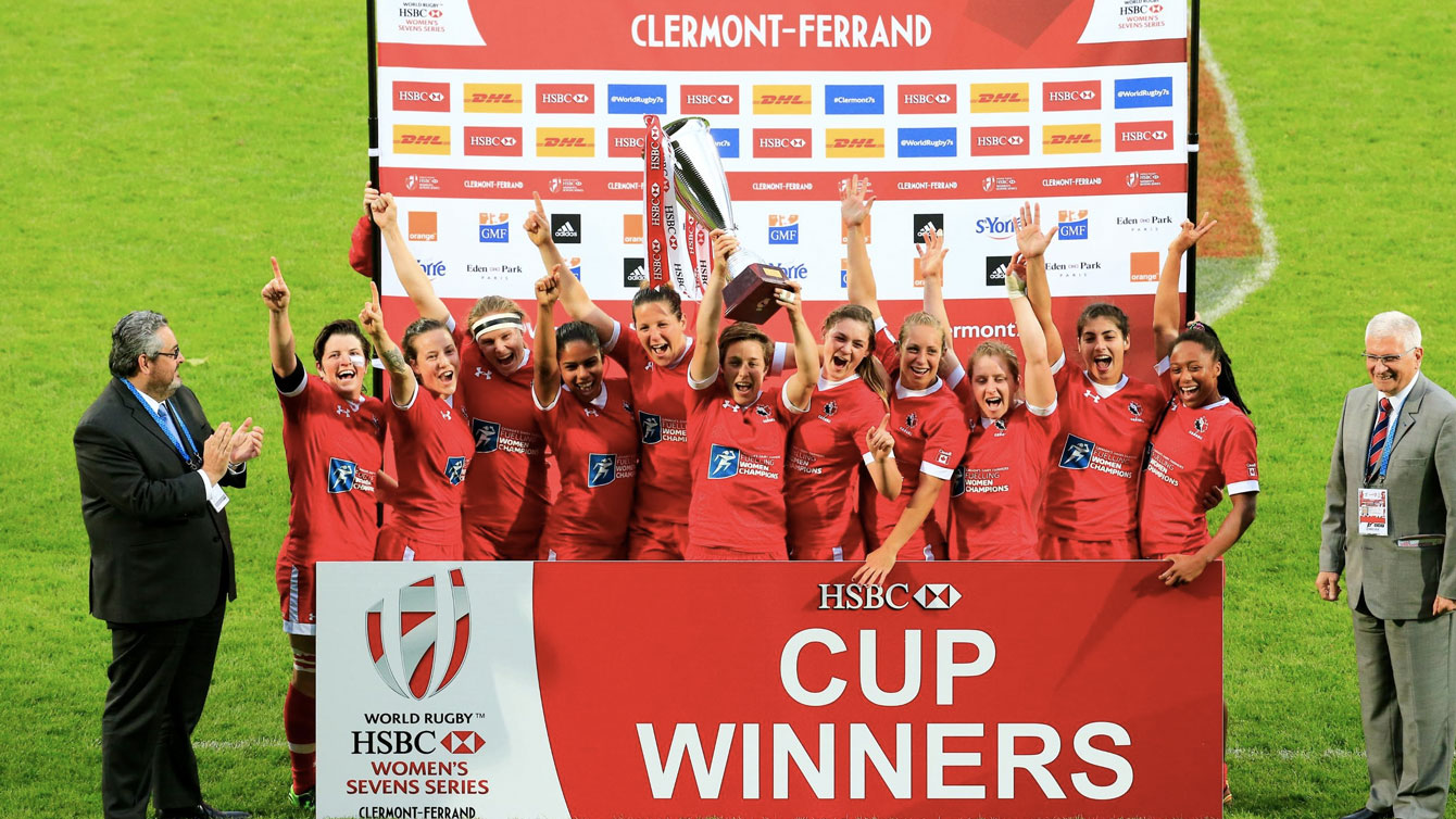 Canada celebrates winning the Clermont Sevens in the World Rugby Women's Sevens Series on May 29, 2016 (Photo: World Rugby).