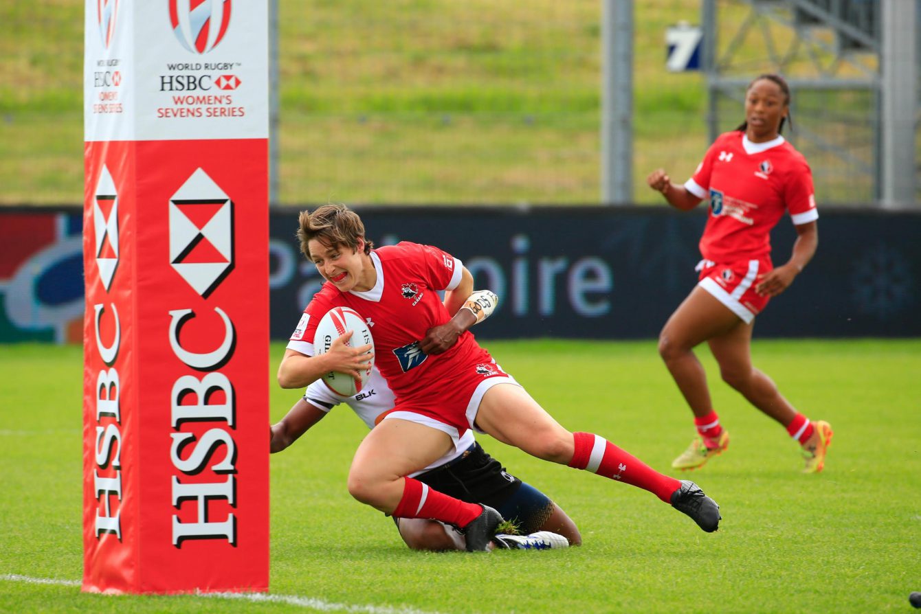 Ghislaine Landry approaches the try line at Clermont-Ferrand in the 2015/2016 World Rugby Sevens Series (Photo: World Rugby).