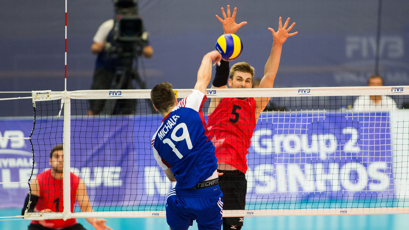 Rudy Verhoeff blocks a Czech Republic hit at the FIVB Men's Volleyball World League on June 19, 2015. Photo: FIVB