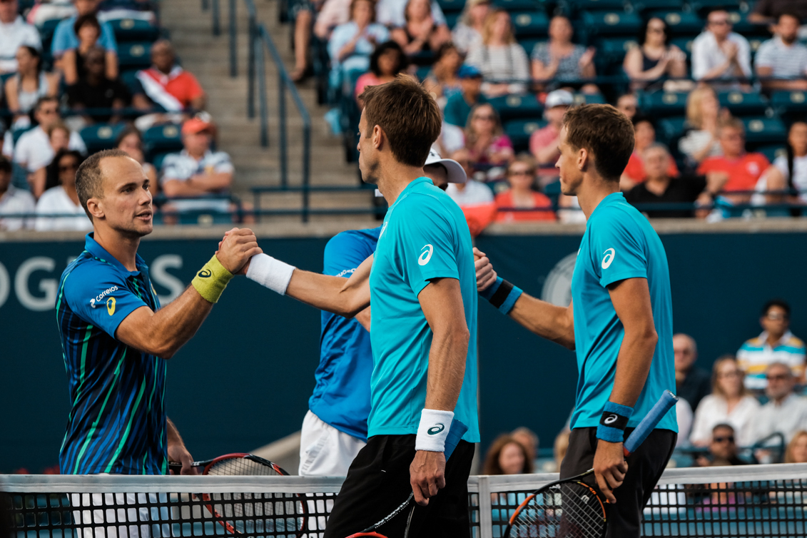 Canada’s Vasek Pospisil and Daniel Nestor play doubles in the semifinals of the Rogers Cup in Toronto on July 30, 2016. (Thomas Skrlj/COC)