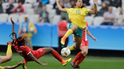 Australia's Samantha Kerr, right, fight for the ball with Canada's Kadeisha Buchanan during the 2016 Summer Olympics football match at the Arena Corinthians in Sao Paulo, Brazil, Wednesday, Aug. 3, 2016. (AP Photo/Nelson Antoine)