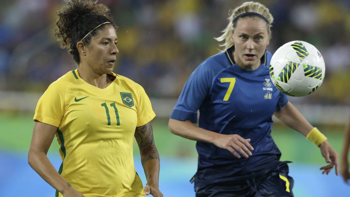 Brazil's Cristiane fights for the ball with Sweden's Lisa Dahlkvist during a group E match of the women's Olympic football tournament between Sweden and Brazil at the Rio Olympic Stadium in Rio De Janeiro, Brazil, Saturday, Aug. 6, 2016. (AP Photo/Leo Correa)