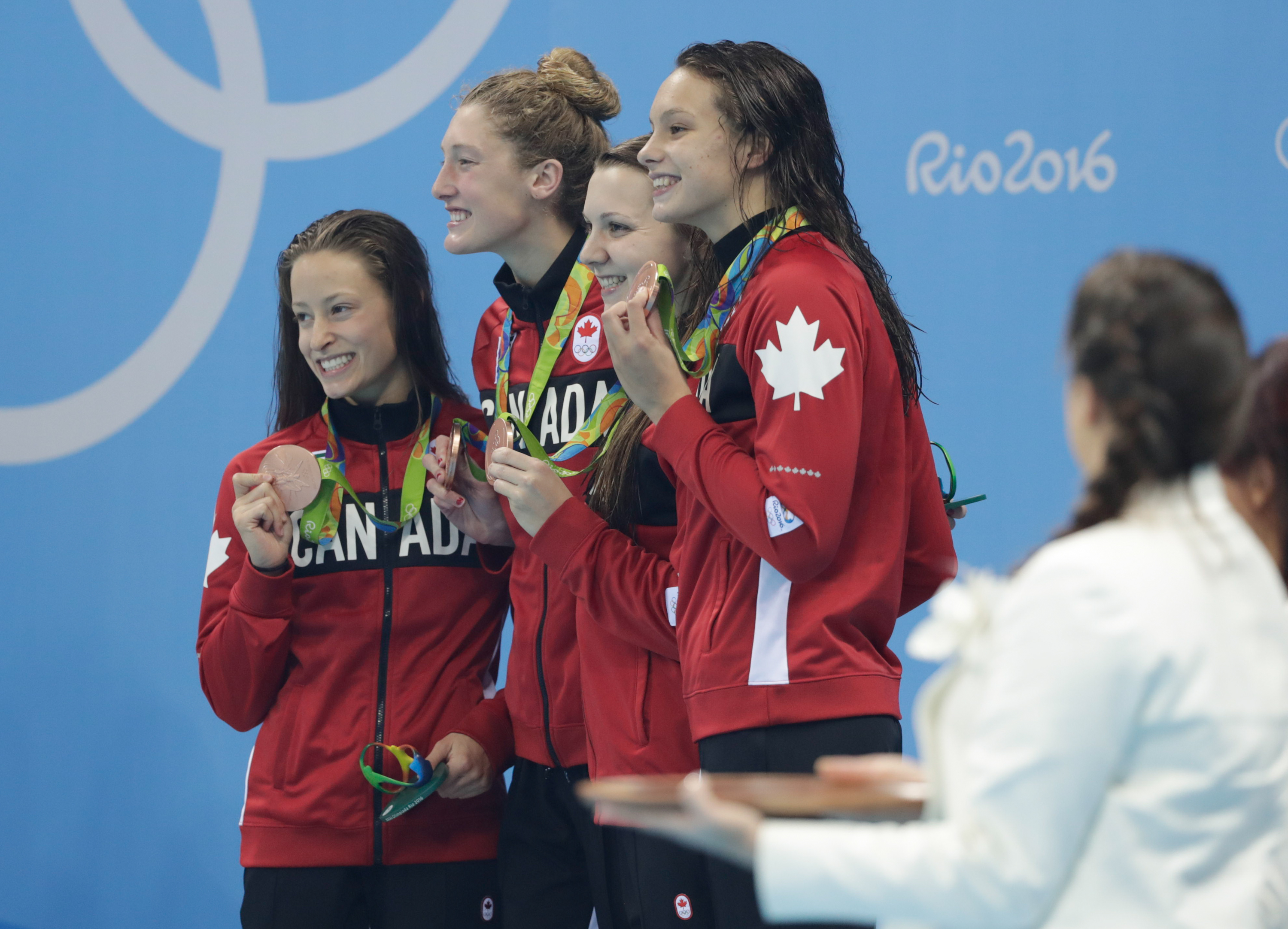 The Rio 2016 4x200m freestyle team wins bronze with Taylor Ruck, Penny Oleksiak, Brittany Maclean and Katerine Savard on August 10 2016. (Jason Ransom/COC)