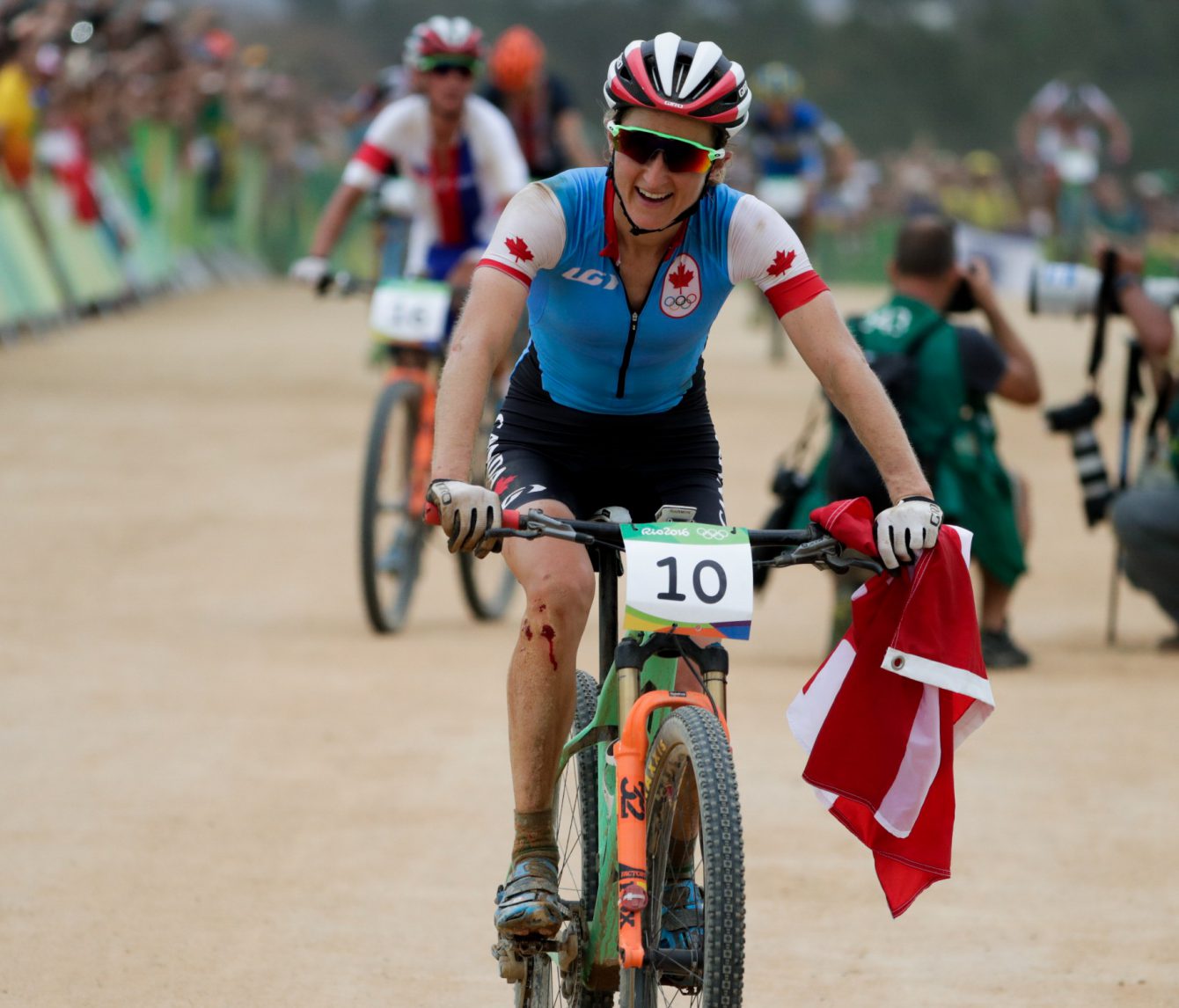 Canada's Catharine Pendrel poses with the Canadian flag as she celebrates winning the bronze medal in the women's mountain bike final at the 2016 Olympic Summer Games in Rio de Janeiro, Brazil on Saturday, Aug. 20, 2016. (photo/DavidJackson)