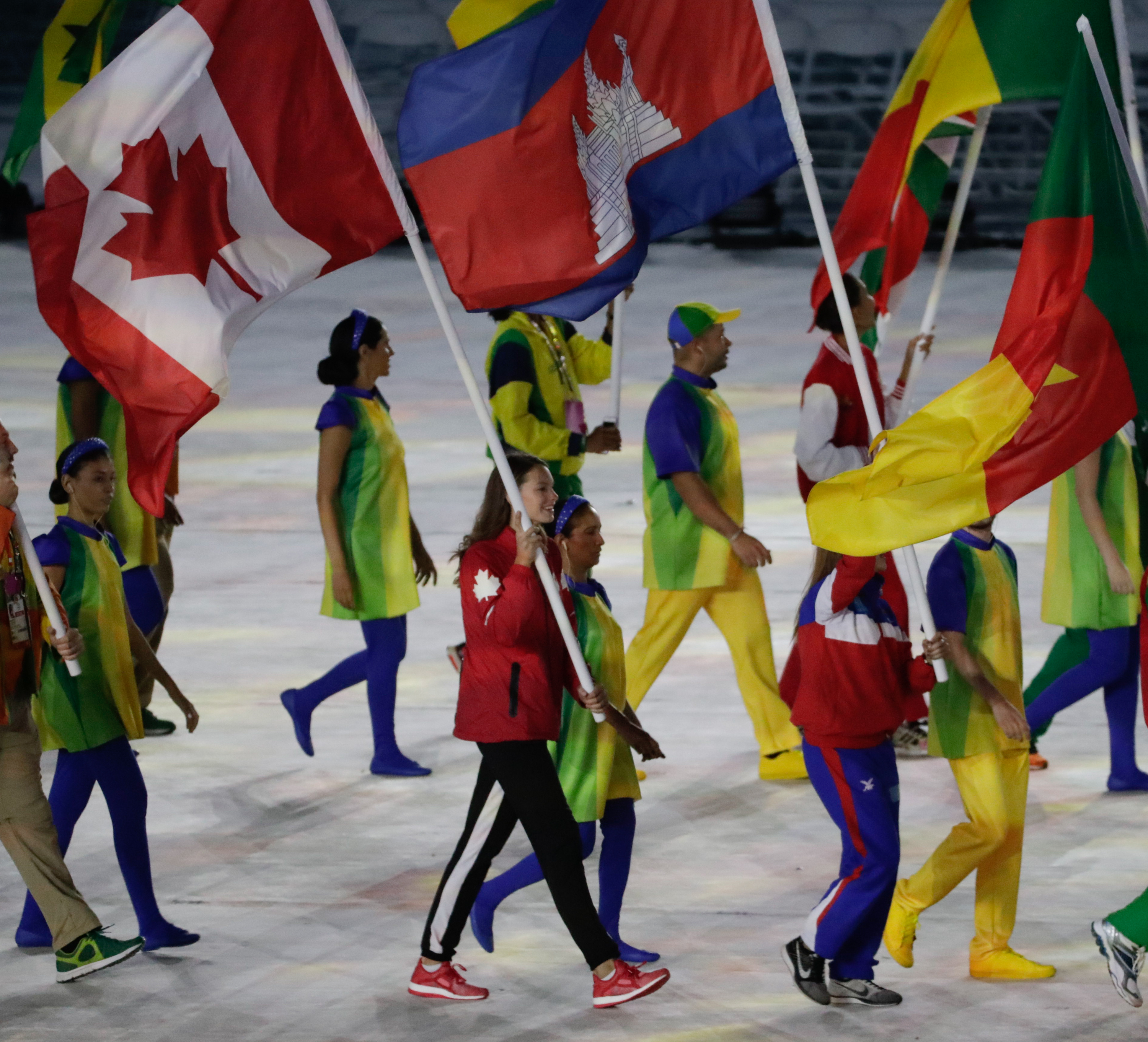 Penny Oleksiak as the closing flag bearer during Rio 2016 (COC/Jason Ransom)