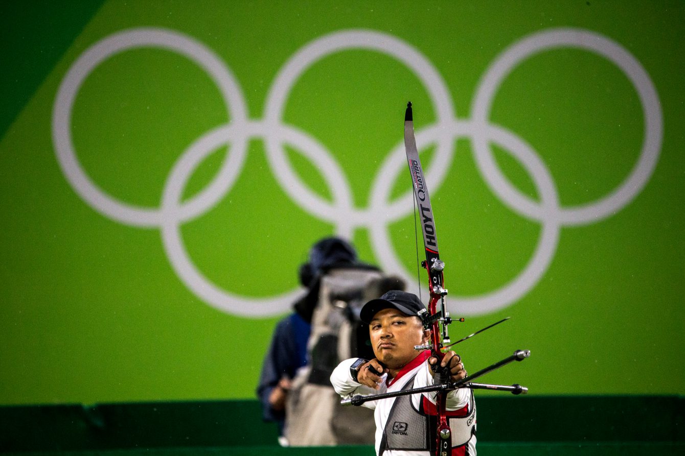 Team Canada's Crispin Duenas competes during the men's individual archery 1/32 elimination round at Sombodromo Stadium, Rio de Janeiro, Brazil, Wednesday August 10, 2016. COC Photo/David Jackson