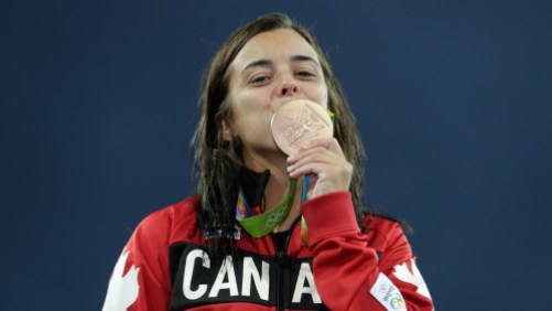 Rio 2016: Meaghan Benfeito Meaghan Benfeito kisses bronze medal