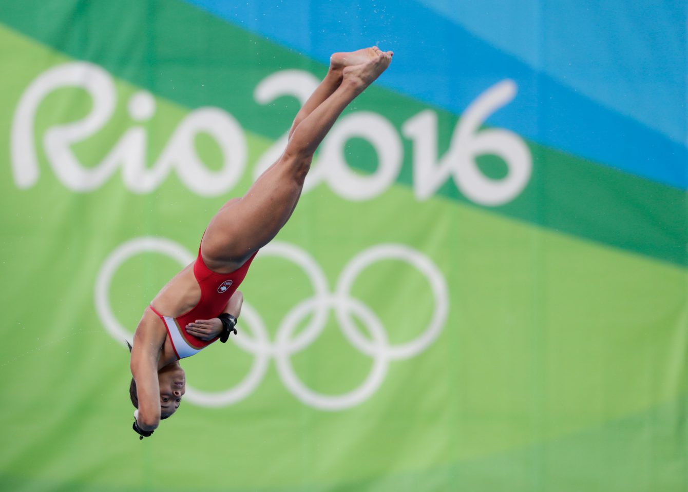 Meaghan Benfeito dives during the women's 10-metre platform diving final at the 2016 Olympic Summer Games in Rio de Janeiro, Brazil on Thursday, Aug. 18, 2016. (photo/ Jason Ransom)