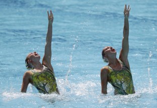 Jacqueline Simoneau and Karine Thomas, Rio 2016. August 15, 2016. AP Photo/Michael Sohn