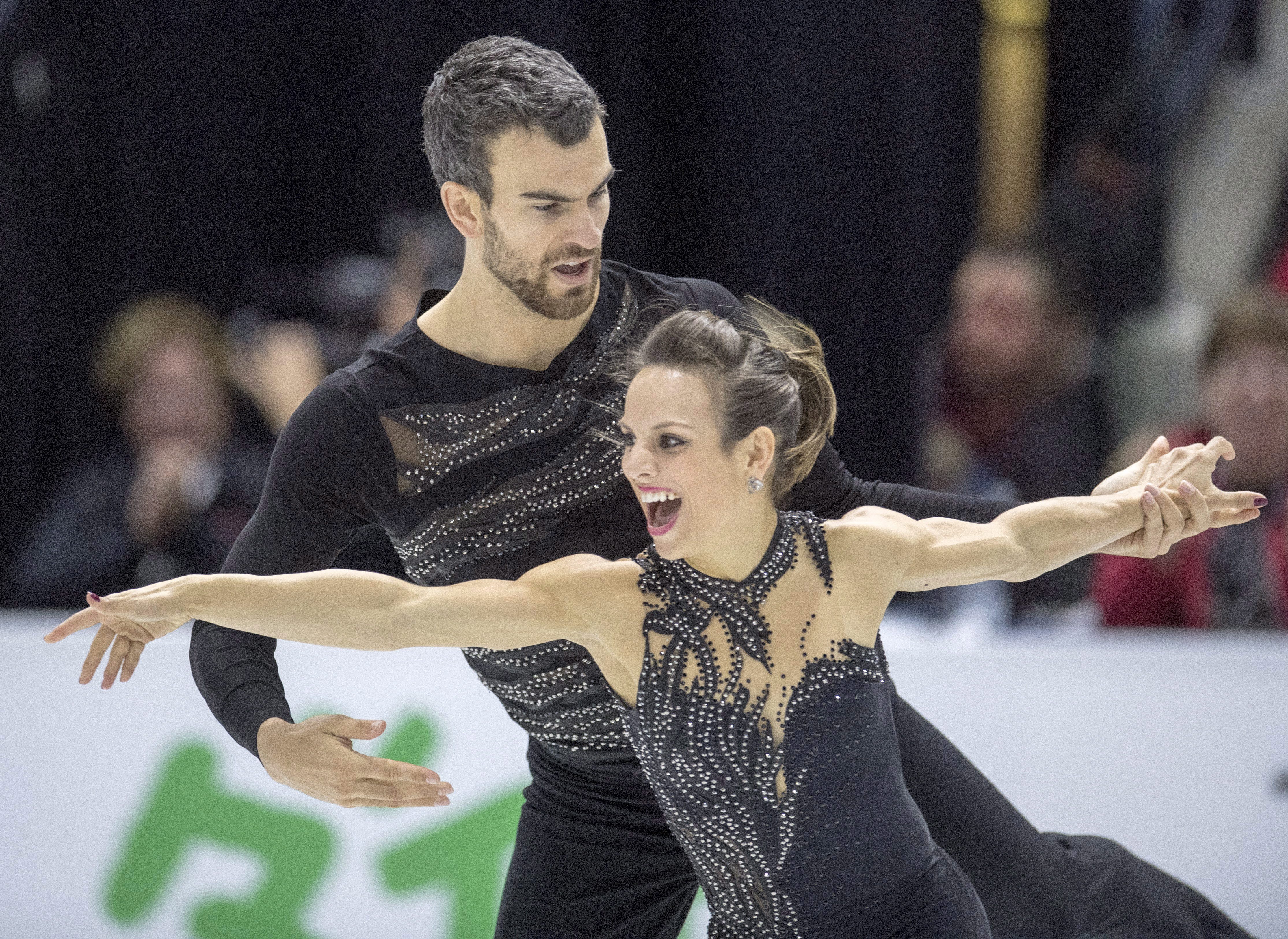 Canada's Meagan Duhamel and Eric Radford perform in the pairs short program at Skate Canada International Friday, October 28, 2016 in Mississauga, Ont. THE CANADIAN PRESS/Frank Gunn