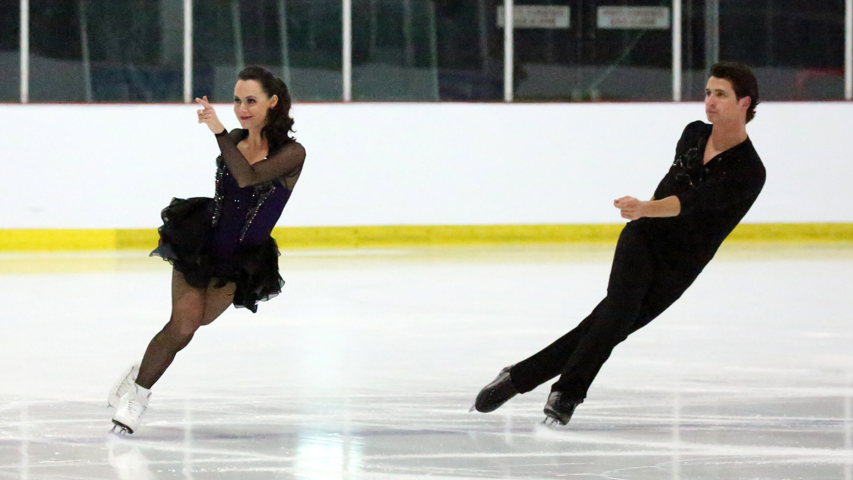 Tessa Virtue and Scott Moir perform to a medley by Prince in the short dance at the Autumn Classic International. 