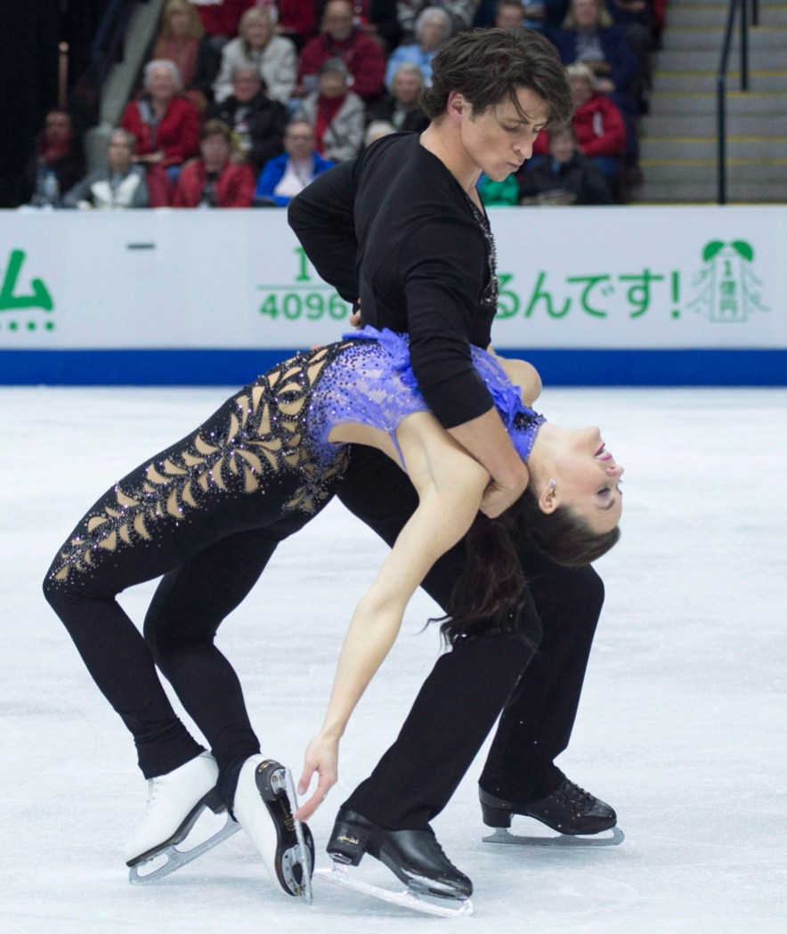 FIG Skate Canada 20161028 Tessa Virtue and Scott Moir of Canada perform in the ice dance short program during the 2016 Skate Canada International competition in Mississauga, Ont., on Friday, October 28, 2016. THE CANADIAN PRESS/Nathan Denette