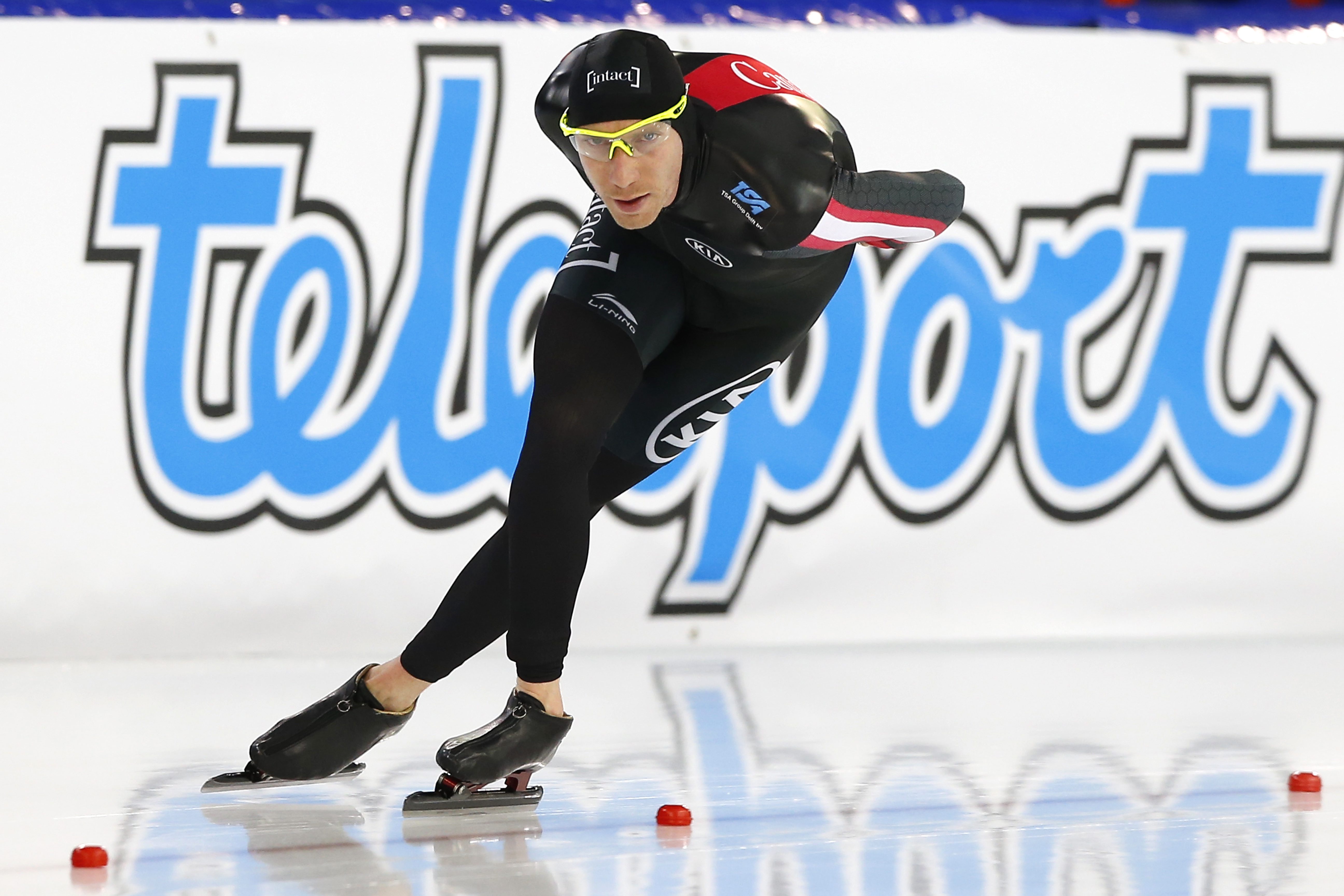 Canada's Ted-Jan Bloemen competes during the men's 10,000 meters race of the Speedskating World Cup at the Thialf ice rink in Heerenveen, Netherlands, Sunday, Dec. 11, 2016. (AP Photo/Peter Dejong)