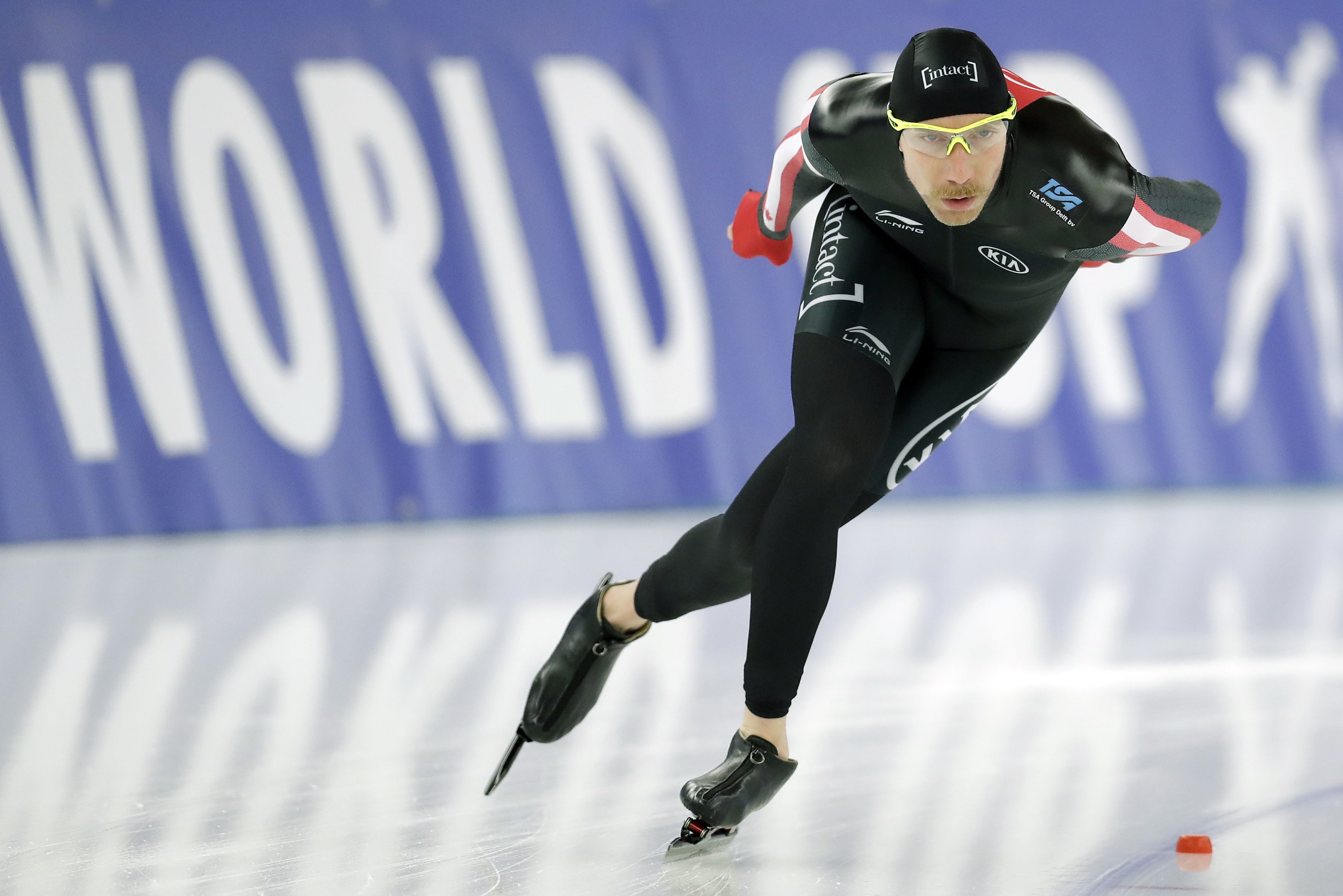 Canada's Ted-Jan Bloemen competes during his men's 5000 meters race of the Speed Skating World Cup in Berlin, Germany, Saturday, Jan. 28, 2017. (AP Photo/Michael Sohn)