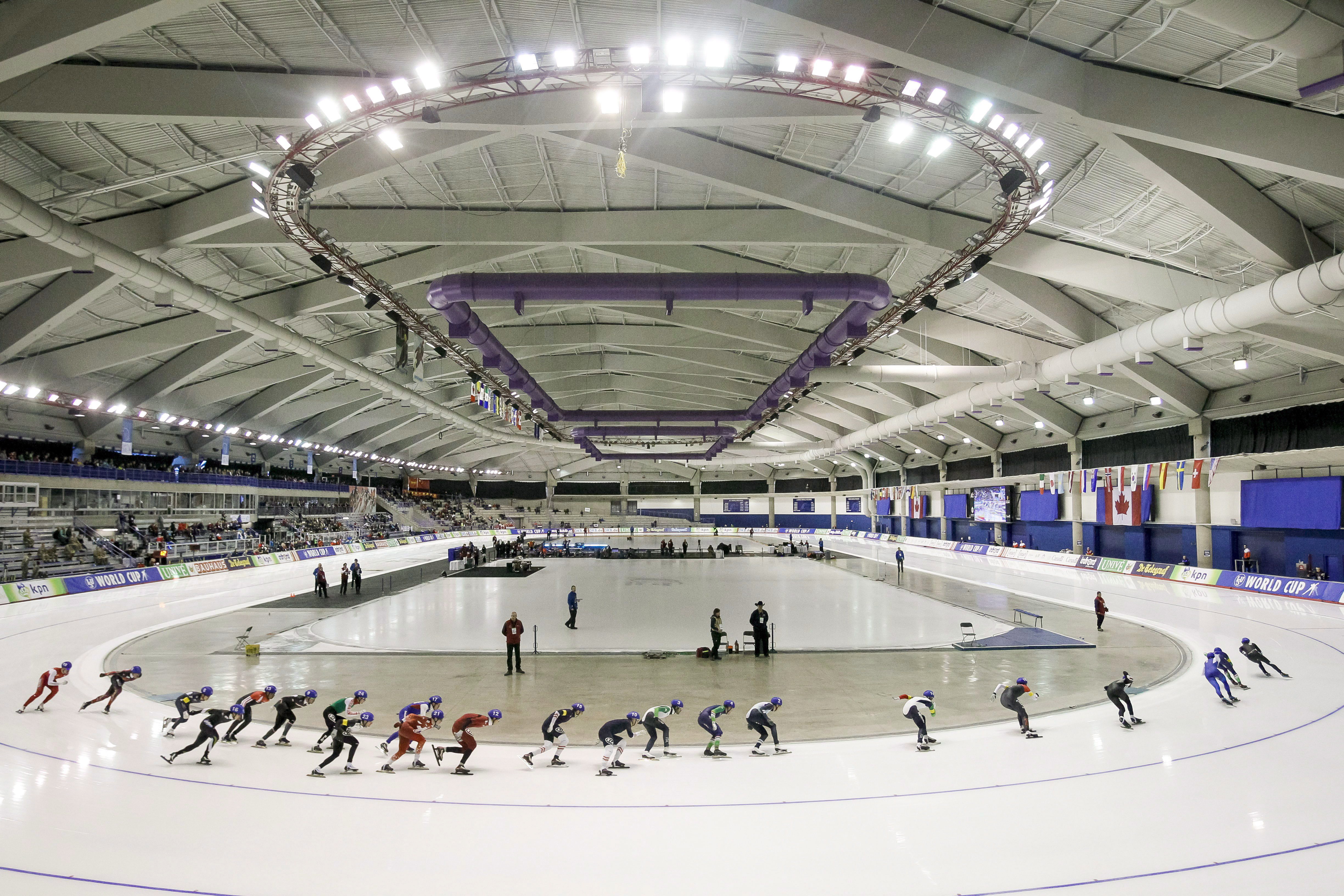 A crowd rounds a turn during the men's mass start competition at the ISU World Cup speed skating event in Calgary, Alta., Sunday, Nov. 15, 2015. THE CANADIAN PRESS/Lyle Aspinall