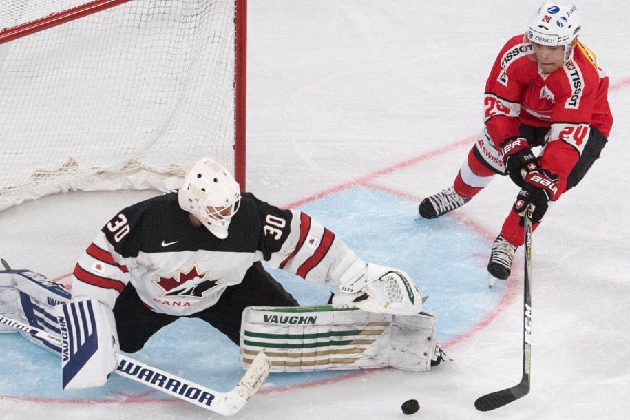 Team Canada - Canada's Ben Scrivens makes a save during play at the Karjala Cup (Photo: Hockey Canada)