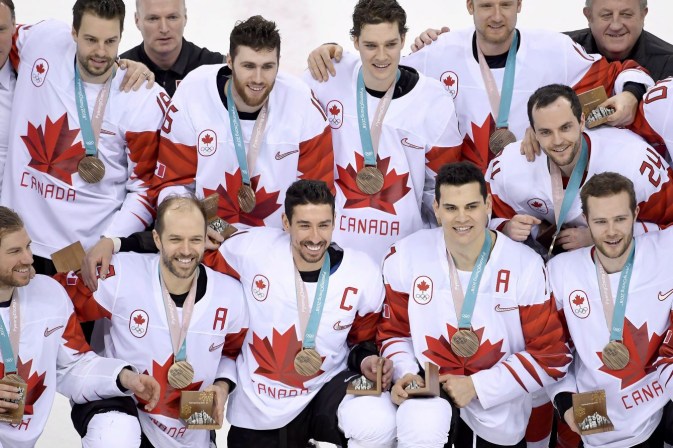 OLY HKO Canada Czech Republic 20180224 Team Canada men's hockey pose with their bronze medals