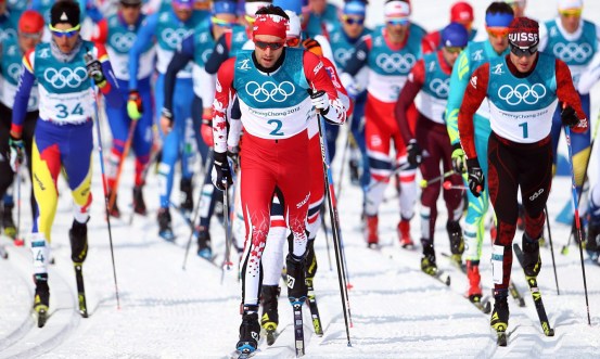 Alex Harvey leads out in front of the pack at the start of the 50km cross-country race at PyeongChang 2018 (CP).