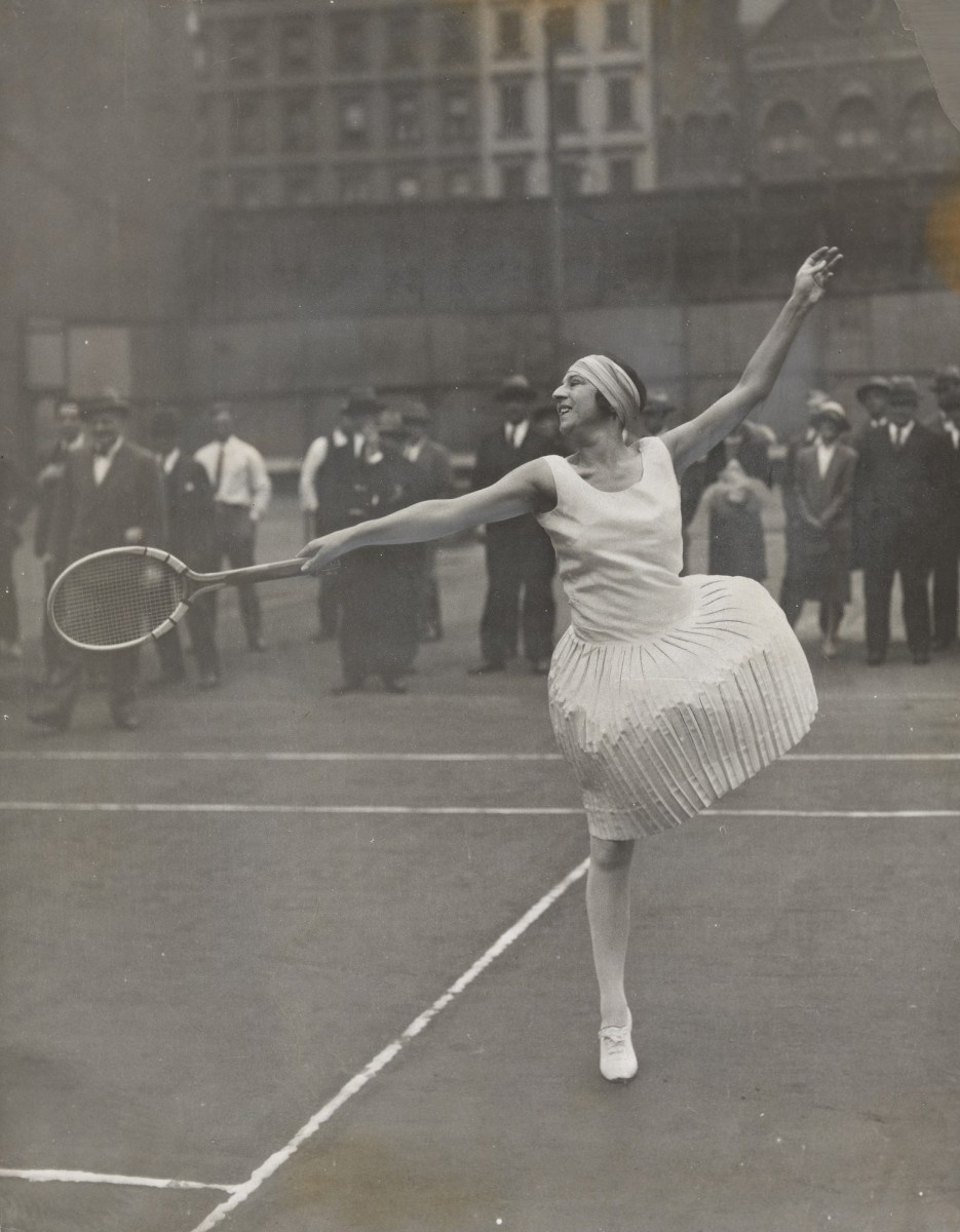 Suzanne Lenglen posing