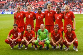 Team Canada womens national soccer team posing