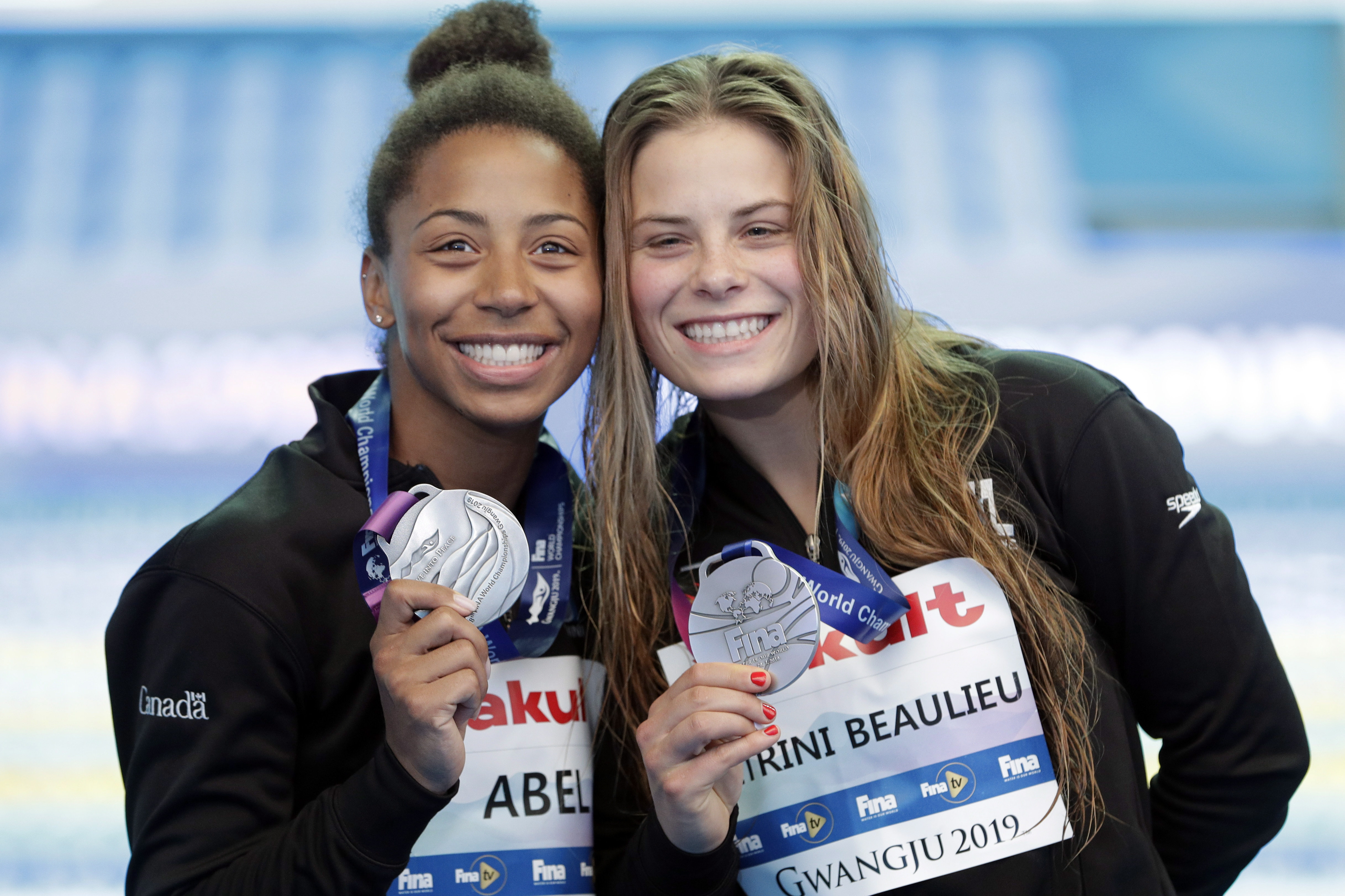 Jennifer Abel and Melissa Citrini Beaulieu of Canada hold their silver medals